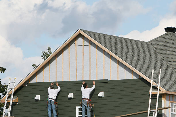 Professional Siding Replacement technician working in Glencoe, OH